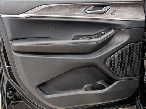 New 2025 Jeep Grand Cherokee Limited image 14