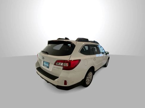 Used 2016 Subaru Outback 2.5i Premium image 8