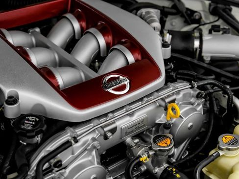 Used 2021 Nissan GT-R Premium image 44