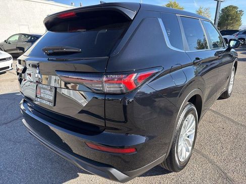 New 2025 Mitsubishi Outlander ES FWD image 8
