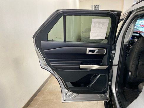 Used 2023 Ford Explorer XLT w/ Class IV Trailer Tow Package AWD/4WD image 9