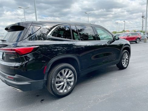 Used 2025 Buick Enclave Preferred image 5