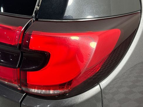 Used 2021 Chrysler Pacifica Touring-L image 53