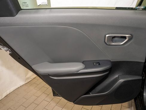 New 2025 Kia K4 LXS image 17