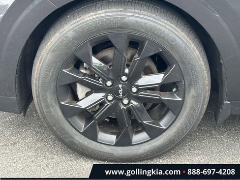 Used 2023 Kia Carnival SX w/ Paint Protection Package FWD image 7