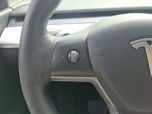 Used 2022 Tesla Model Y Long Range AWD/4WD image 23