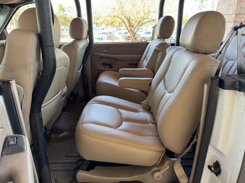 Used 2004 Chevrolet Suburban Z71 w/ Preferred Equipment Group image 17