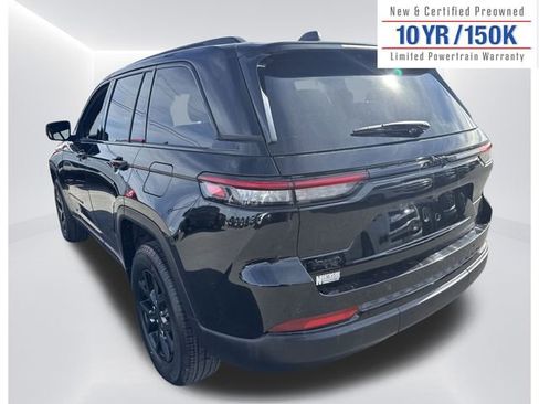 Used 2025 Jeep Grand Cherokee Altitude image 8