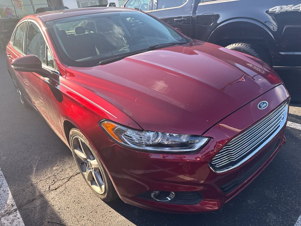 Used 2016 Ford Fusion SE FWD image 2