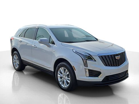 New 2025 Cadillac XT5 Luxury image 3