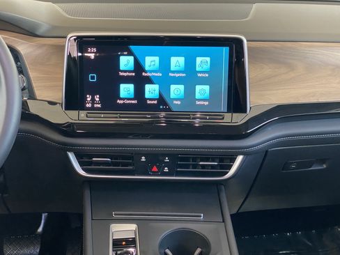 Certified 2025 Volkswagen Atlas SE AWD/4WD image 32