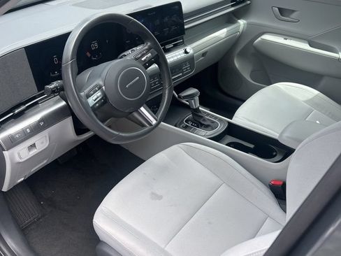 Used 2025 Hyundai Kona SEL FWD image 8
