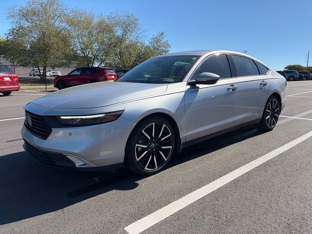 Used 2023 Honda Accord Touring image 3