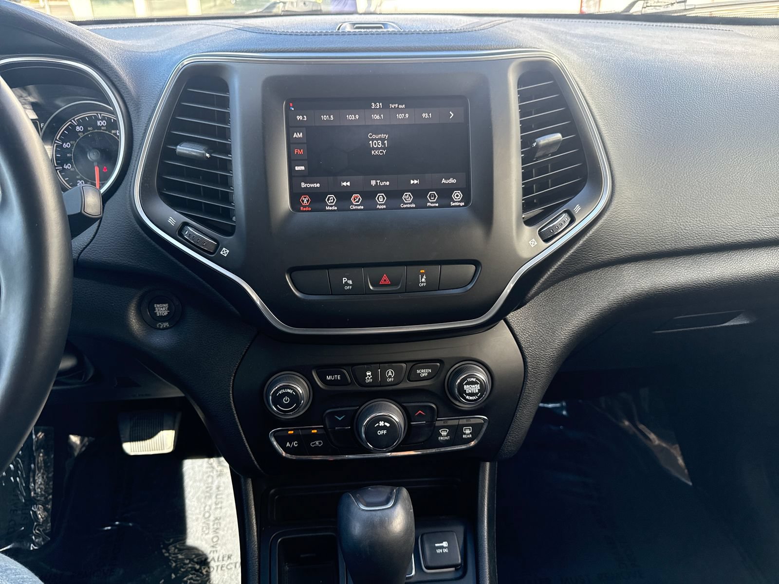 Used 2021 Jeep Cherokee Latitude Lux FWD image 18