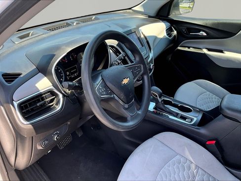 Used 2021 Chevrolet Equinox LS w/ LS Convenience Package FWD image 17