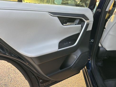 Used 2022 Toyota RAV4 Limited image 15