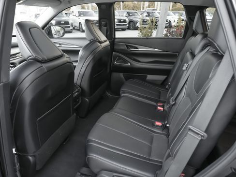 Used 2023 INFINITI QX60 Luxe w/ Vision Package FWD image 18