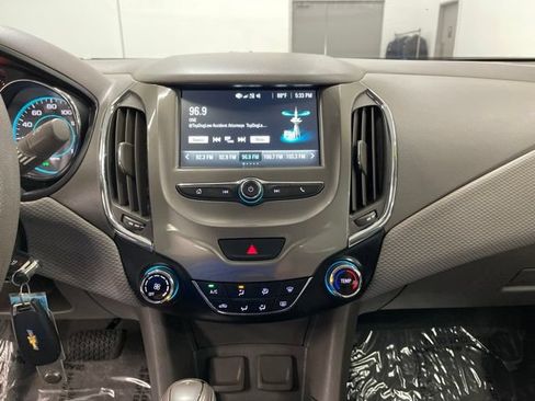 Used 2018 Chevrolet Cruze LT FWD image 25