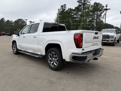 Used 2022 GMC Sierra 1500 SLT w/ SLT Premium Plus Package AWD/4WD image 4
