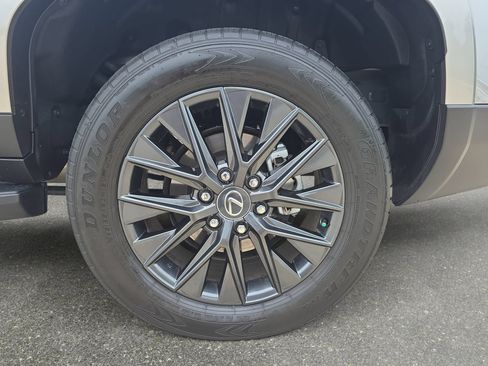 Used 2025 Lexus GX 550 w/ Cold Area Package AWD/4WD image 32