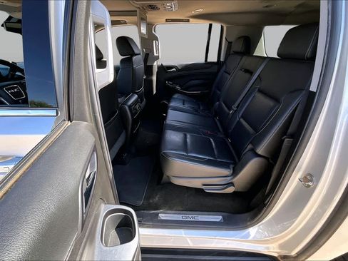 Used 2018 GMC Yukon XL SLT w/ Open Road Package AWD/4WD image 19