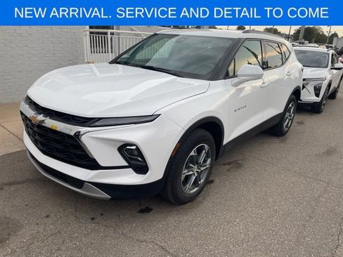 Used 2024 Chevrolet Blazer LT w/ Convenience Package FWD image 1