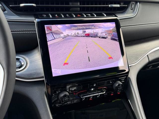 Certified 2023 Jeep Grand Cherokee Limited w/ Black Appearance Package AWD/4WD image 16
