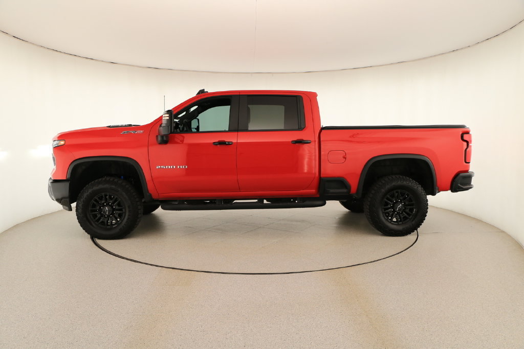 Used 2025 Chevrolet Silverado 2500 ZR2 AWD/4WD image 2