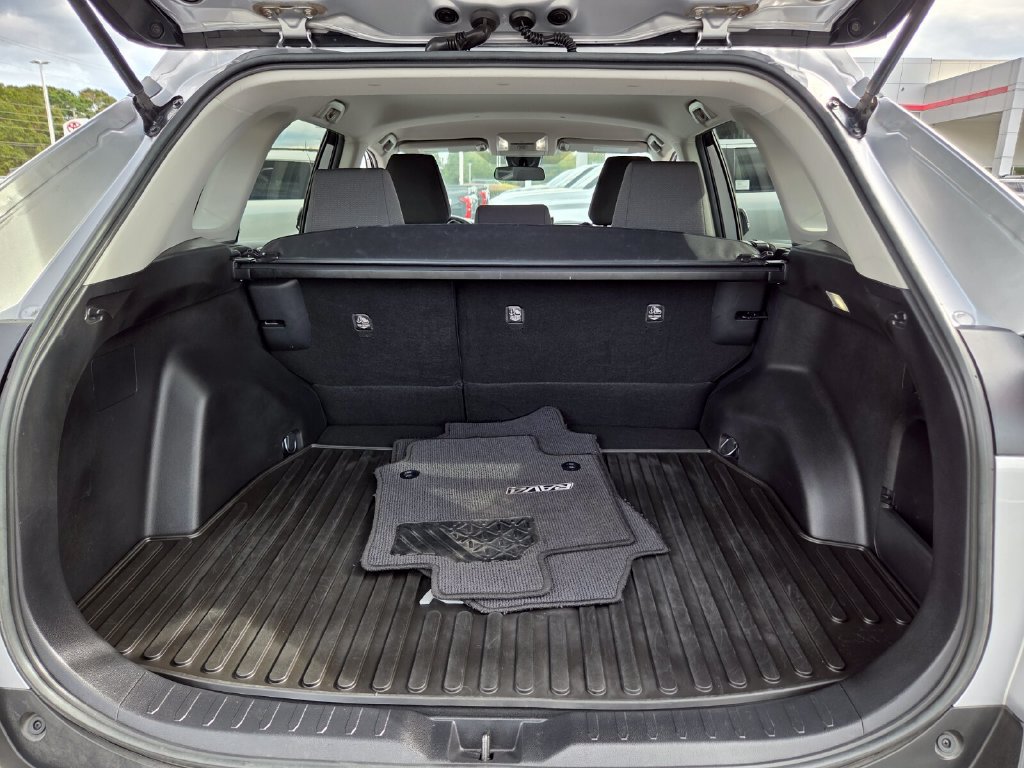 Certified 2022 Toyota RAV4 XLE FWD image 12