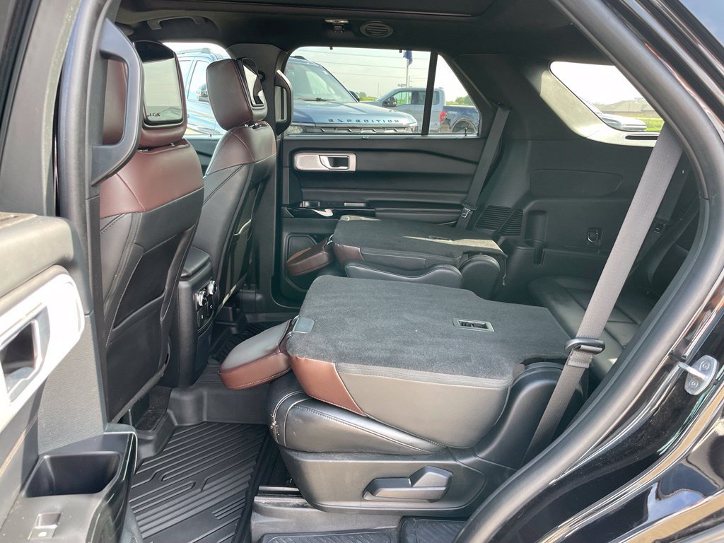 Used 2023 Ford Explorer Platinum w/ Technology Package AWD/4WD image 47