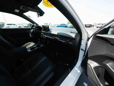 Used 2023 Honda Civic Sport image 25