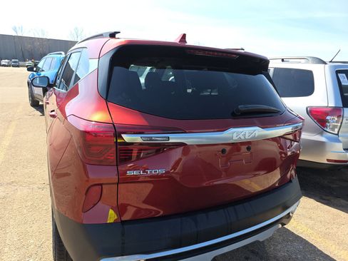 Used 2023 Kia Seltos S w/ Navigation Package image 5