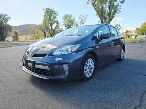 Used 2014 Toyota Prius Plug-In Hybrid image 3