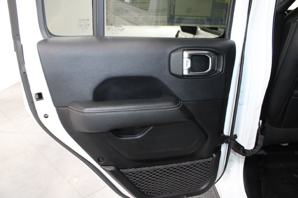 Used 2018 Jeep Wrangler Unlimited Sahara AWD/4WD image 19
