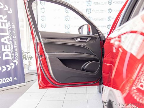 Used 2019 Alfa Romeo Stelvio AWD image 31