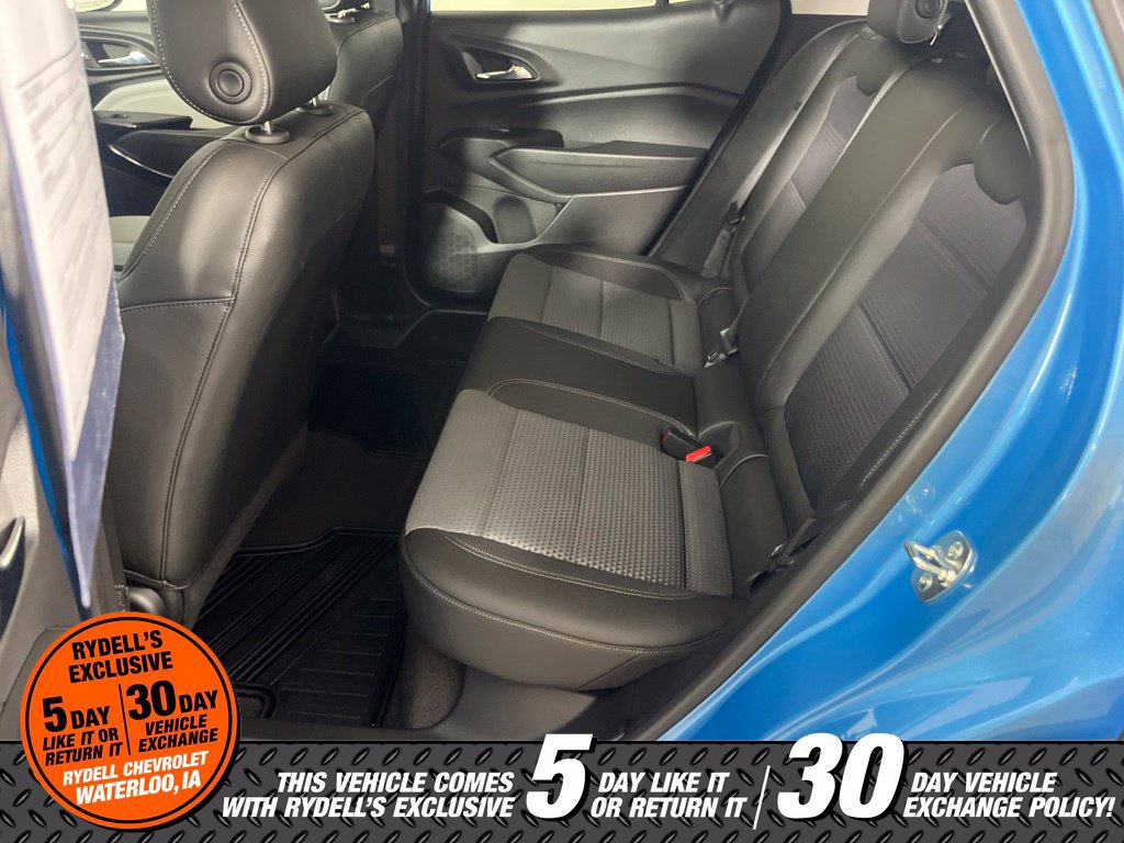 Used 2025 Chevrolet Trax LT w/ Sunroof Package FWD image 22