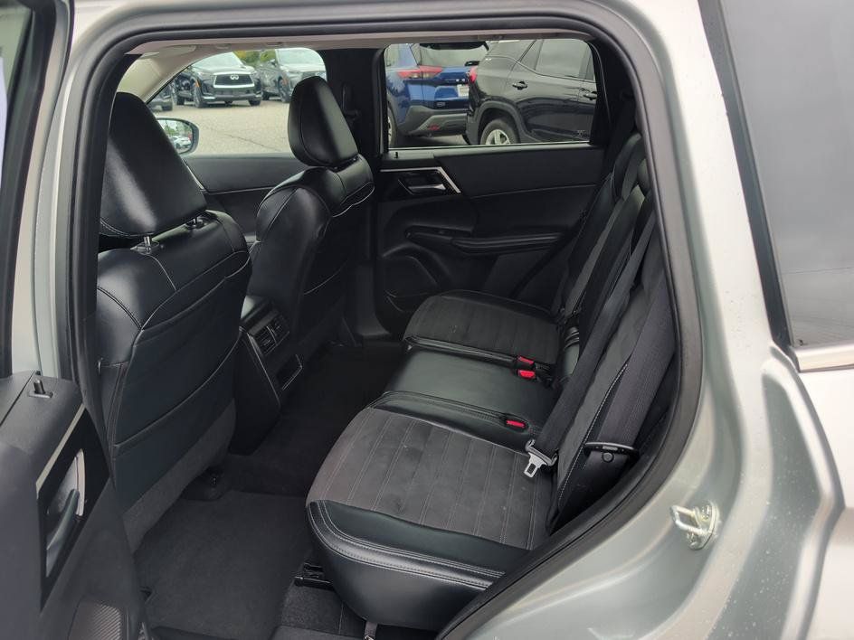Used 2024 Mitsubishi Outlander SE AWD/4WD image 9