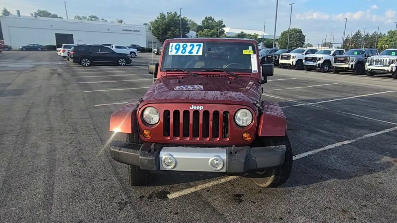 Used 2010 Jeep Wrangler Unlimited Sahara AWD/4WD image 3