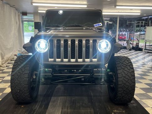 Used 2020 Jeep Gladiator Overland AWD/4WD image 2
