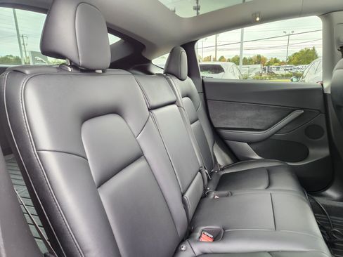 Used 2021 Tesla Model Y Long Range image 15