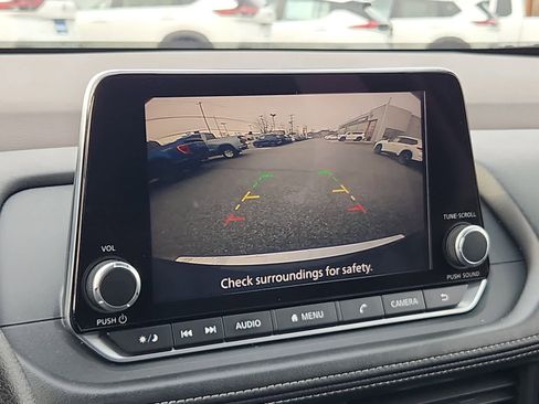 Used 2023 Nissan Rogue SV image 15