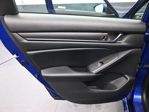 Used 2018 Honda Accord Sport image 14