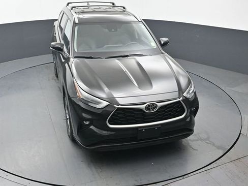Used 2023 Toyota Highlander XLE AWD/4WD image 43