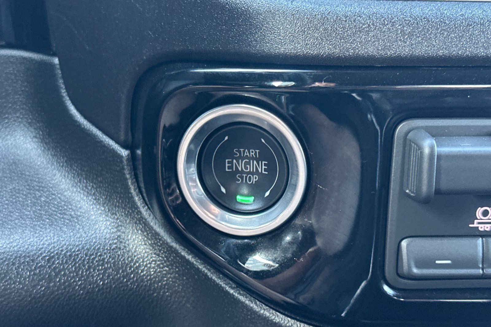 Used 2026 GMC Sierra 1500 SLT AWD/4WD image 32
