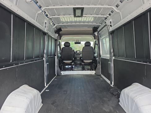 Used 2024 RAM ProMaster 2500 w/ Convenience Group FWD image 12