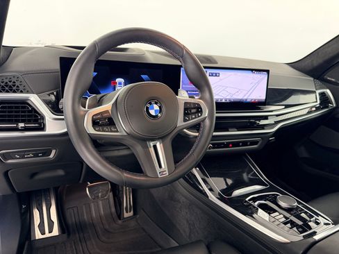 Certified 2025 BMW X7 M60i AWD/4WD image 4