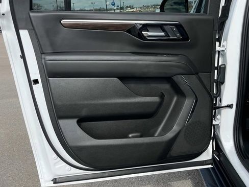 New 2026 Chevrolet Suburban LS RWD image 21