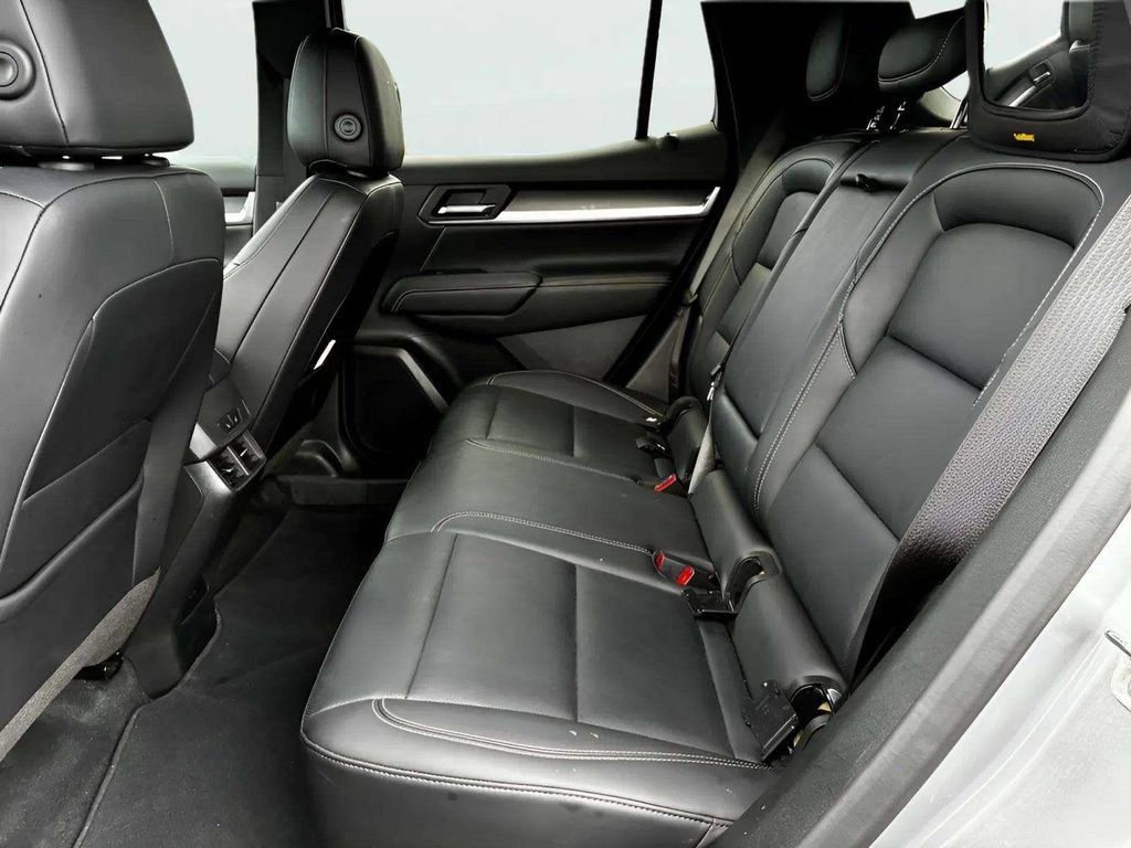 Used 2025 GMC Terrain Elevation w/ Elevation Premium Package AWD/4WD image 9