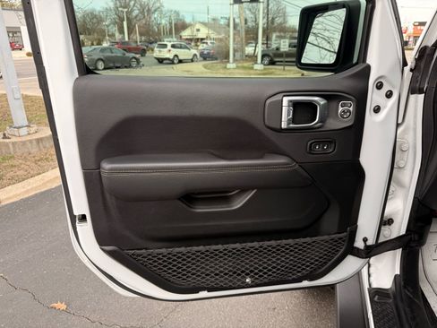 Used 2021 Jeep Gladiator Overland image 43