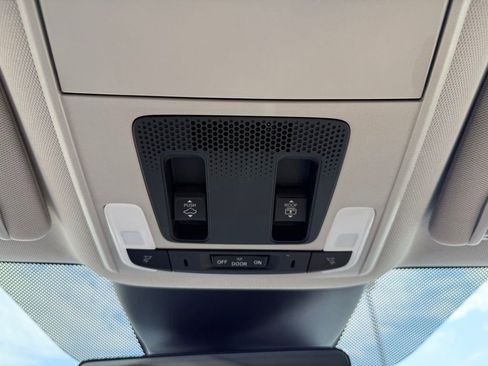 Used 2025 Honda Pilot Touring image 16